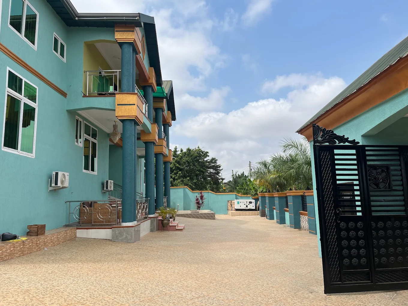 Hotel entrance and exterior
